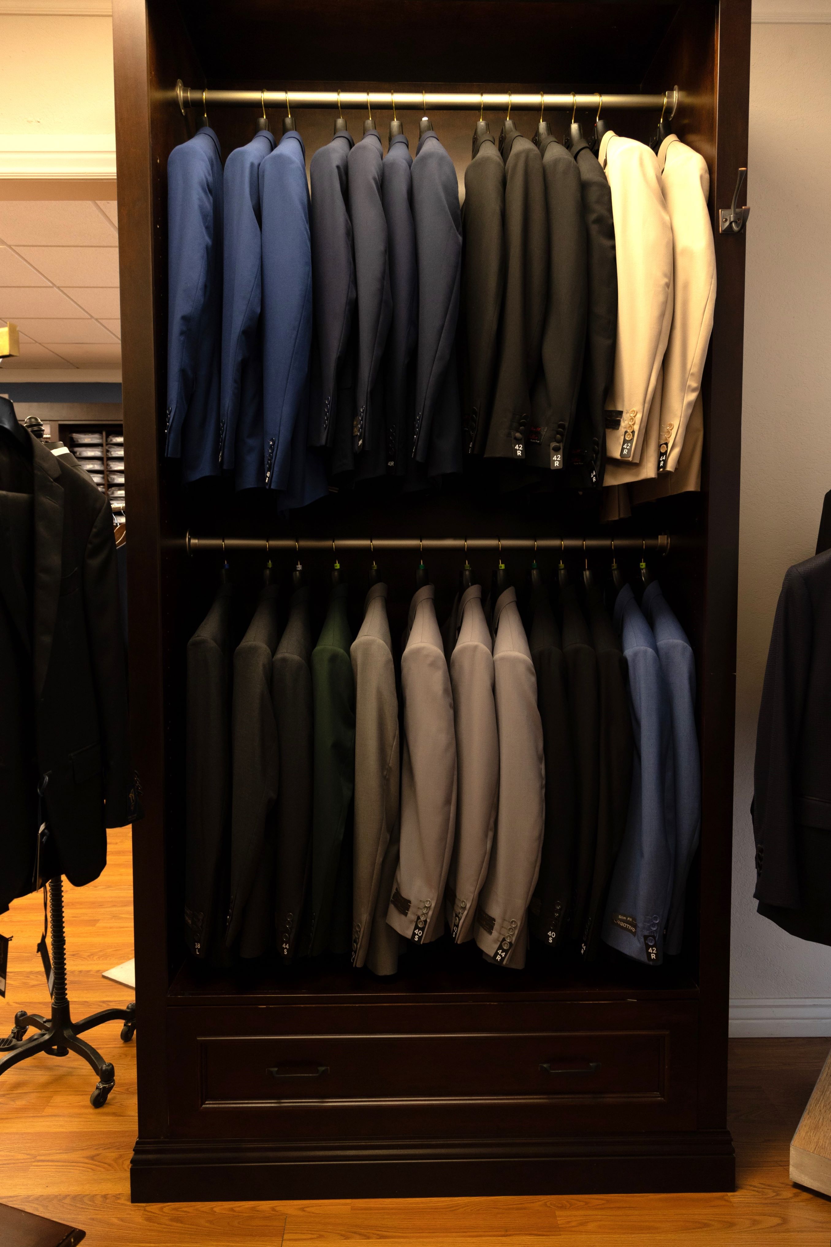 suit color options for men